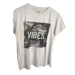 Vibes white Tshirt medium